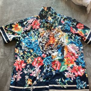 Men’s Medium casual colorful tiger button down